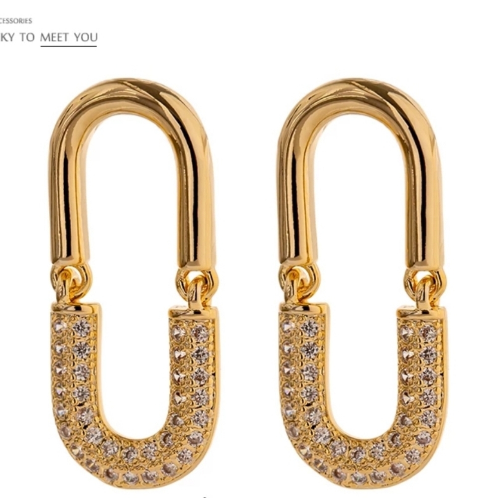 New, Delicate Oval Stud Earrings